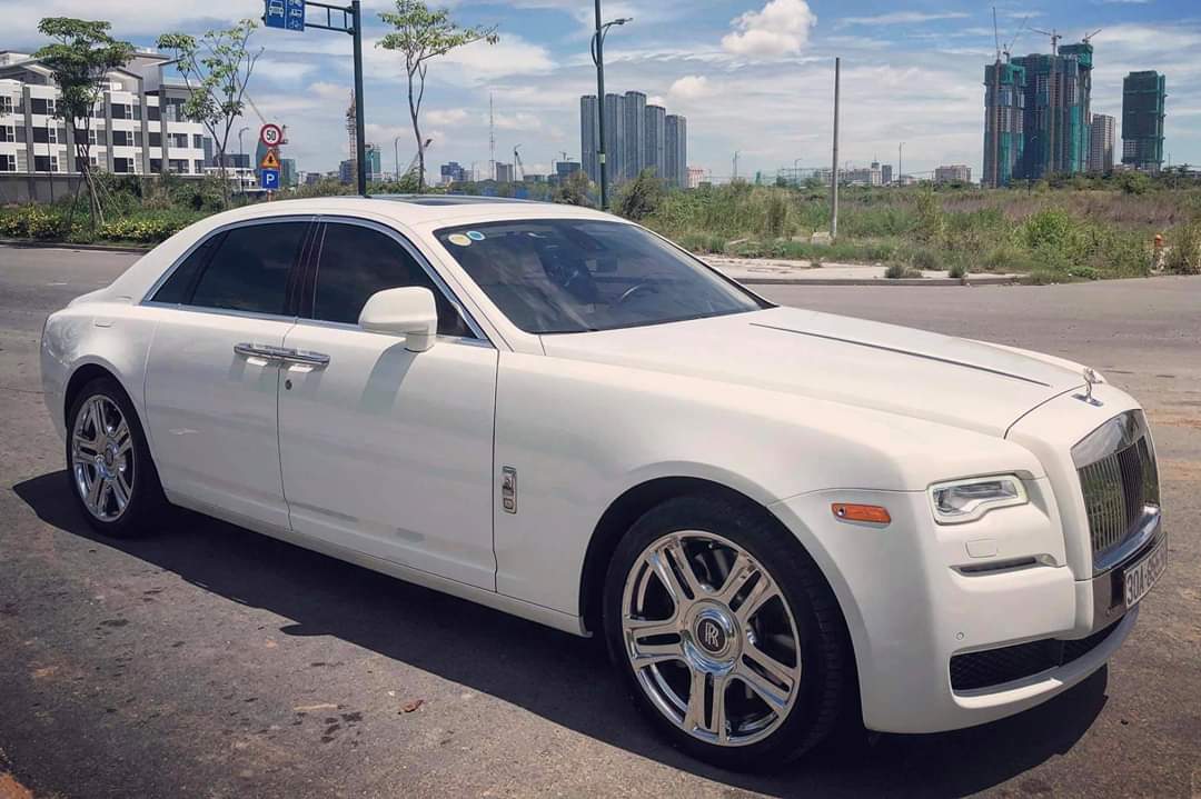 Cho Thuê Xe Roll Royce Ghost