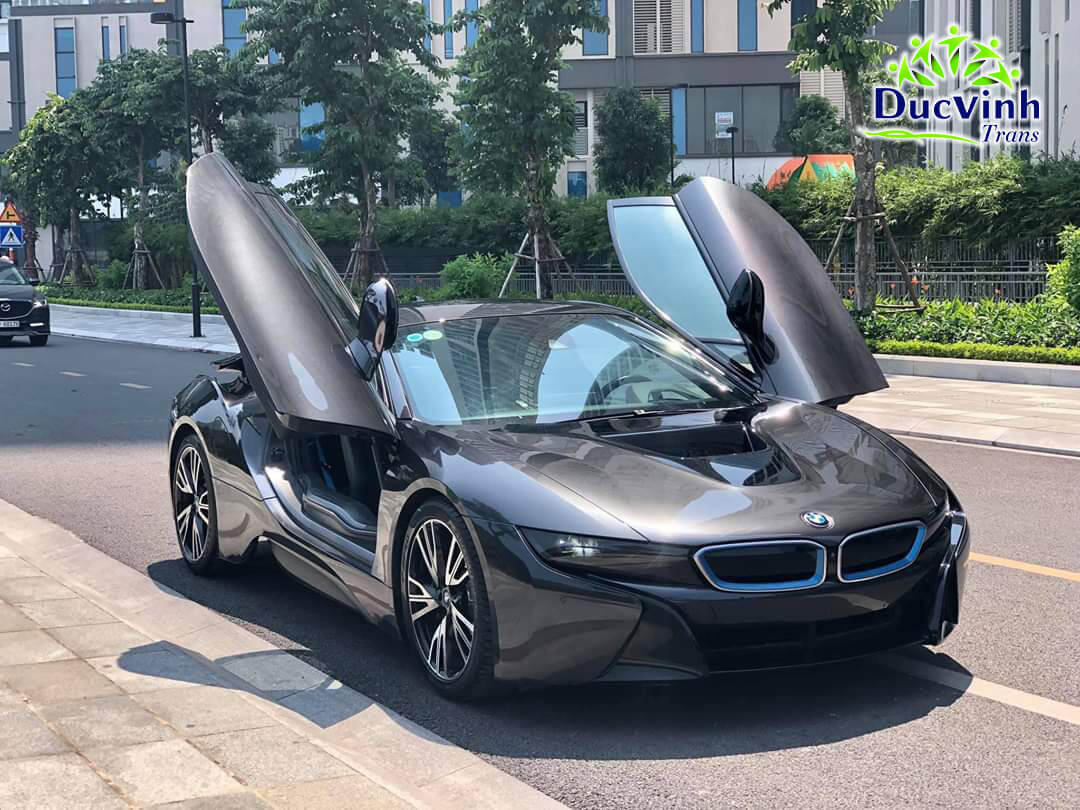 Cho thuê siêu xe BMW i8 sang trọng tại Hoàng Linh Trans
