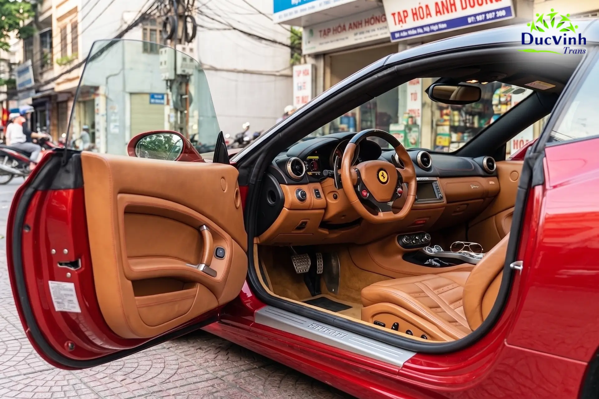 Cho thuê siêu xe Ferrari California - Ảnh 2