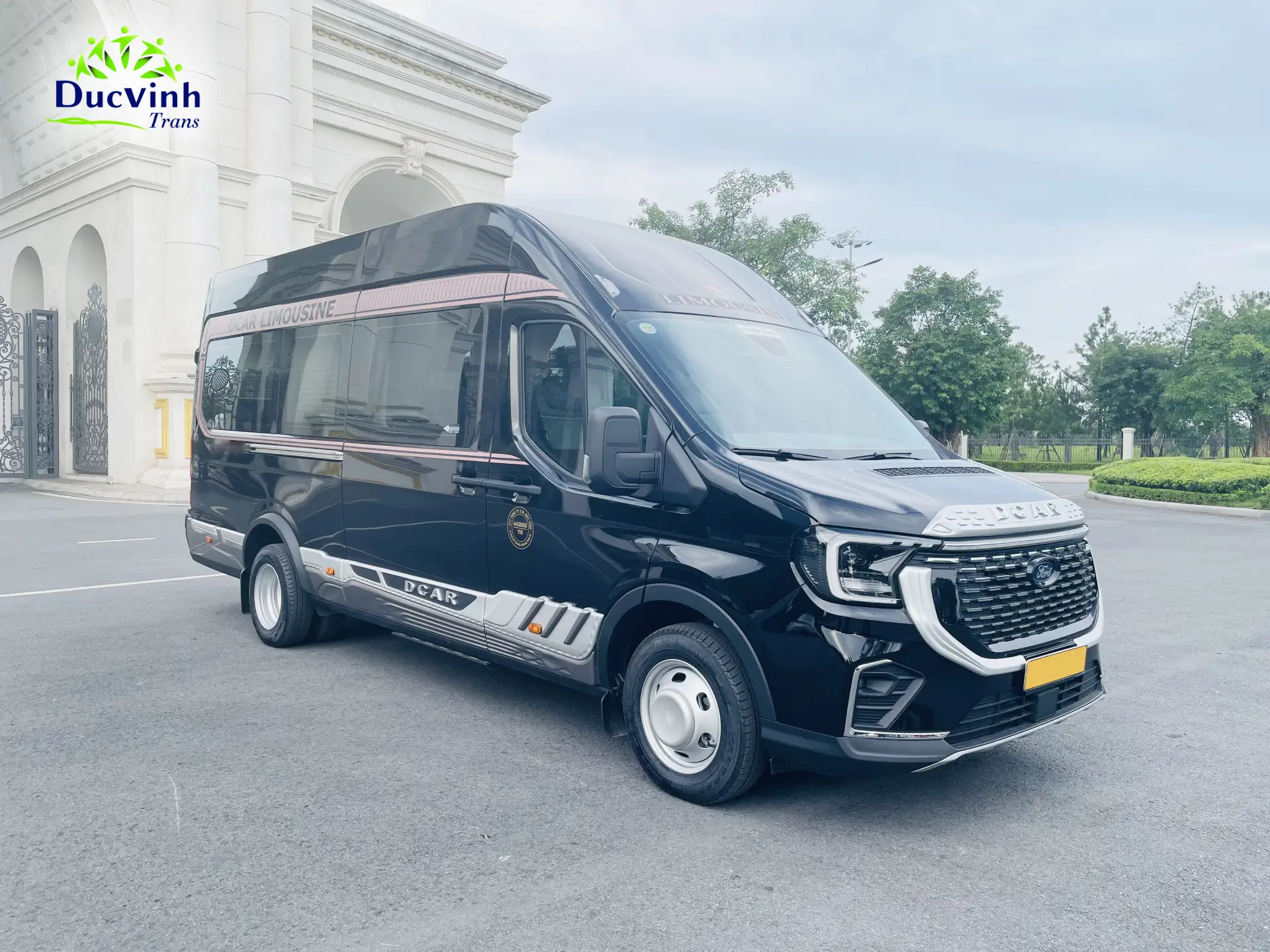 Cho Thuê Xe Dcar Limousine 11 Chỗ Ford Transit