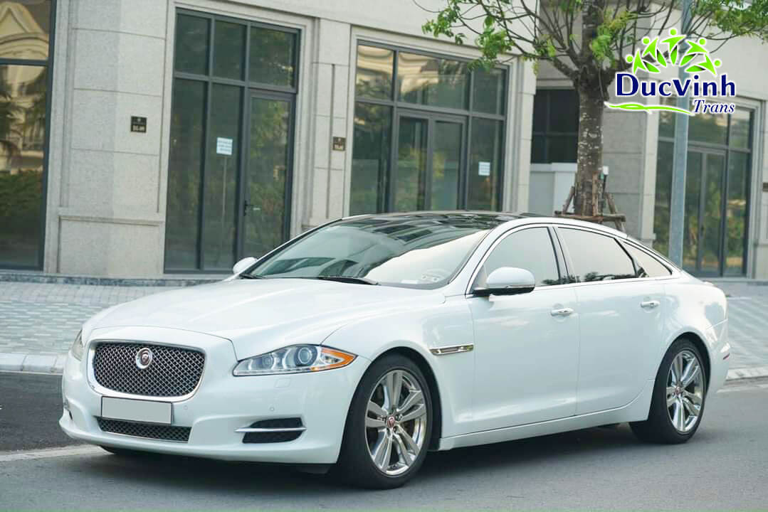 Cho thuê xe Jaguar XJL sang trọng