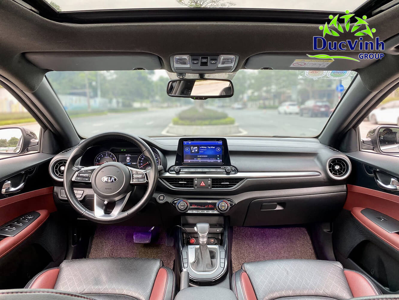Khoang lái xe KIA Cerato