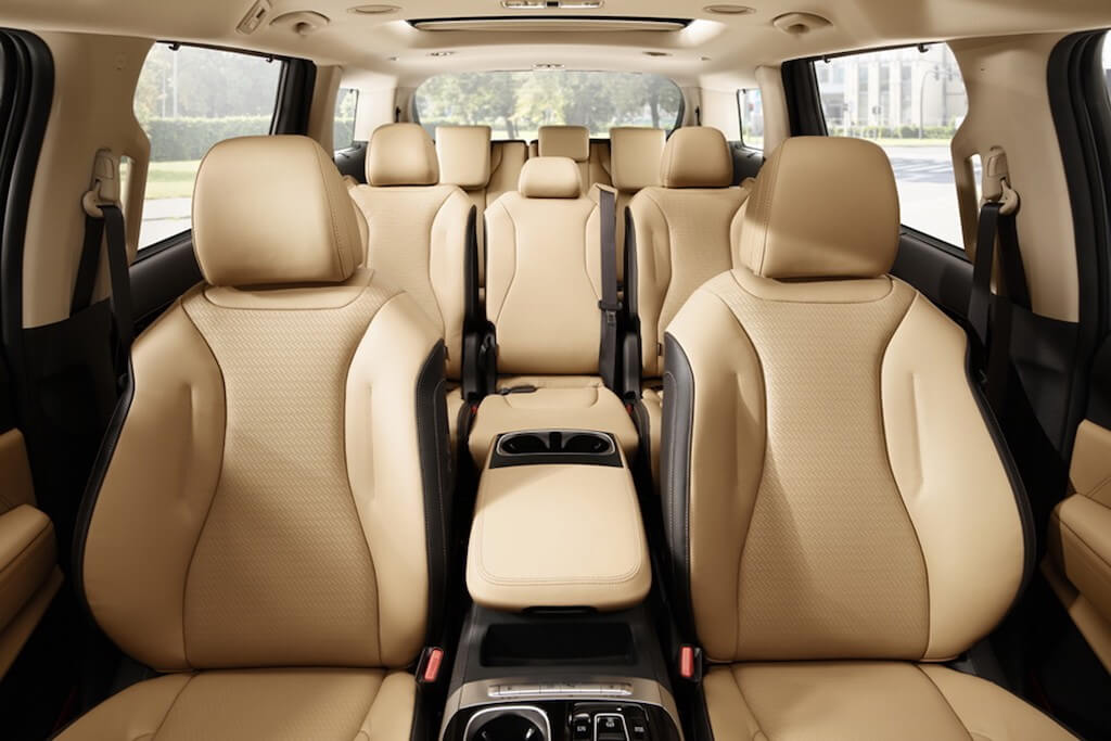 Nội thất hàng ghế sau xe KIA Sedona 7 chỗ