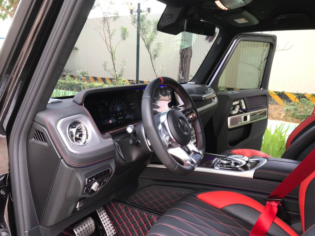 Nội thất khoang lái xe Mercedes G63 siêu sang