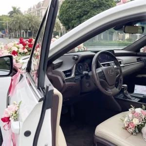 Alternative view of Cho Thuê Xe Cưới Lexus IS Sang Trọng