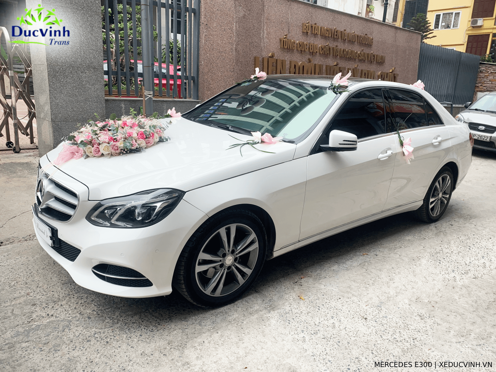 Cho Thuê Xe Cưới Mercedes E Sang Trọng - Ảnh 9