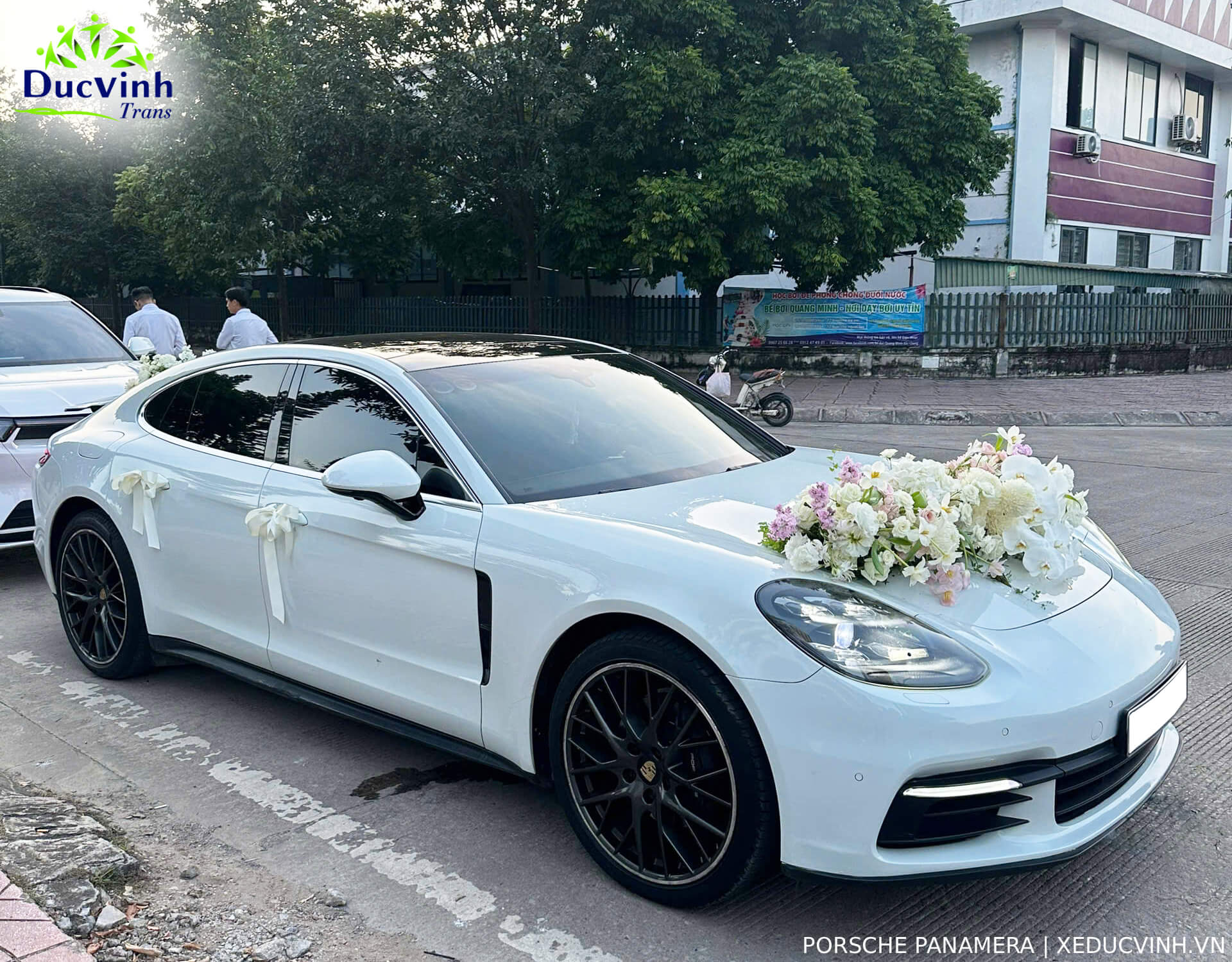 Cho Thuê Xe Cưới Porsche Panamera Sang Trọng - Ảnh 2