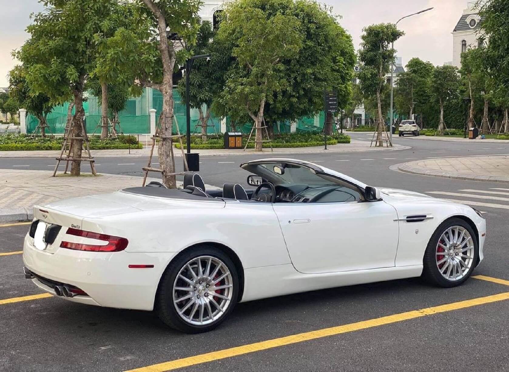 Cho Thuê Siêu Xe Aston Martin DB9
