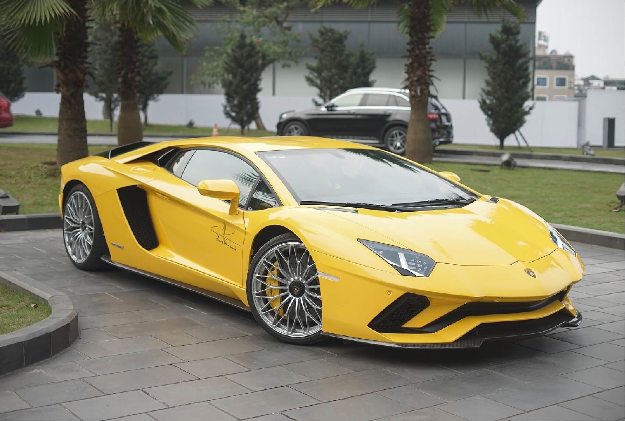 Cho Thuê Siêu Xe Lamborghini Aventador