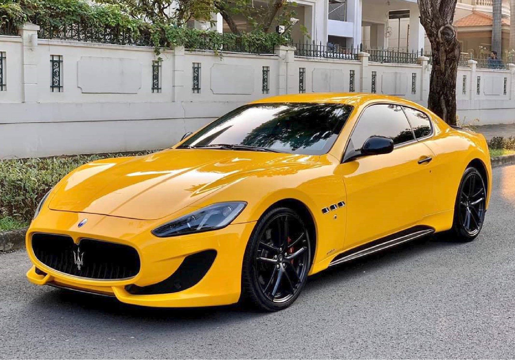 Cho Thuê Siêu Xe Maserati Granturismo
