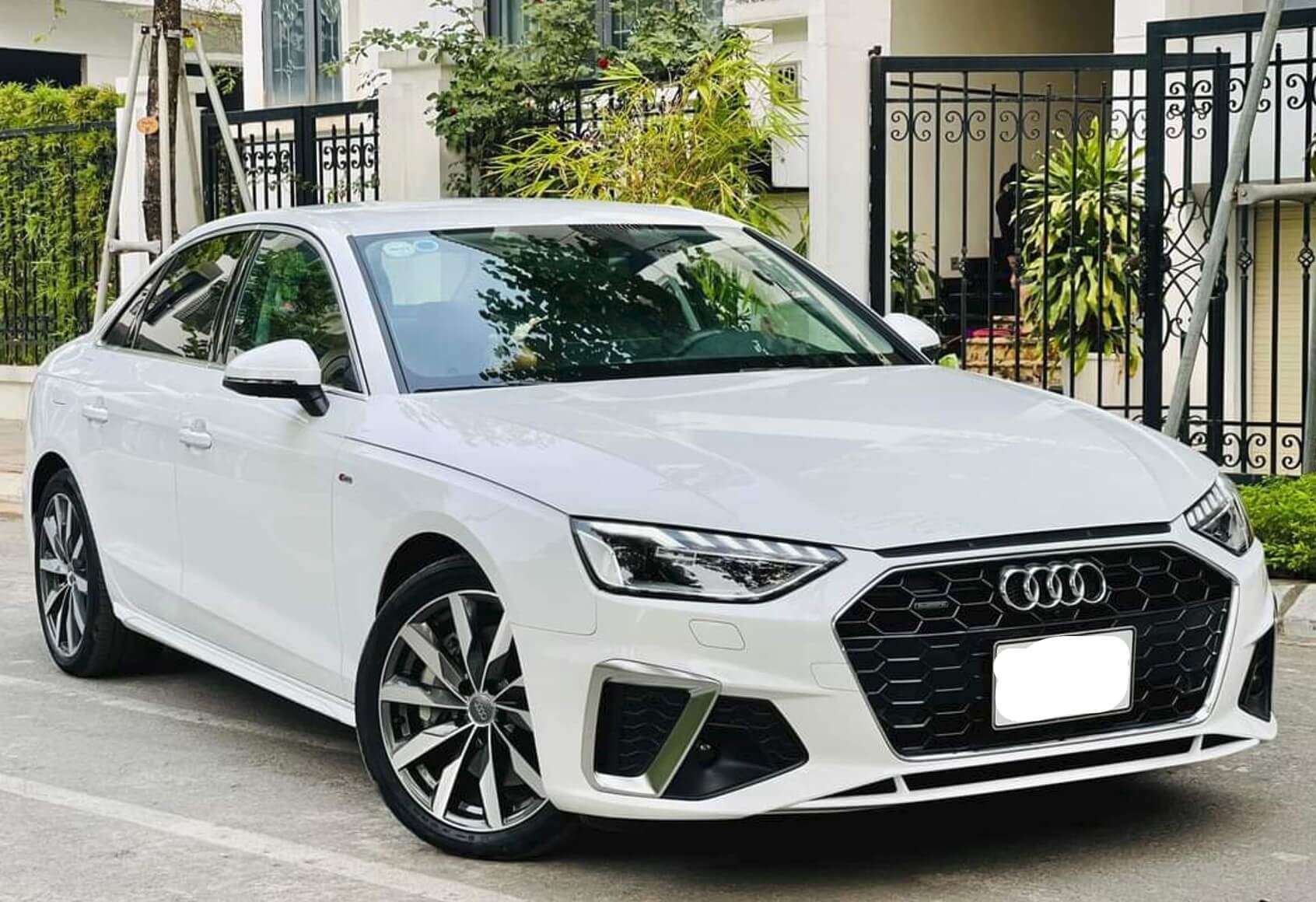Cho Thuê Xe Audi A4 Hạng Sang