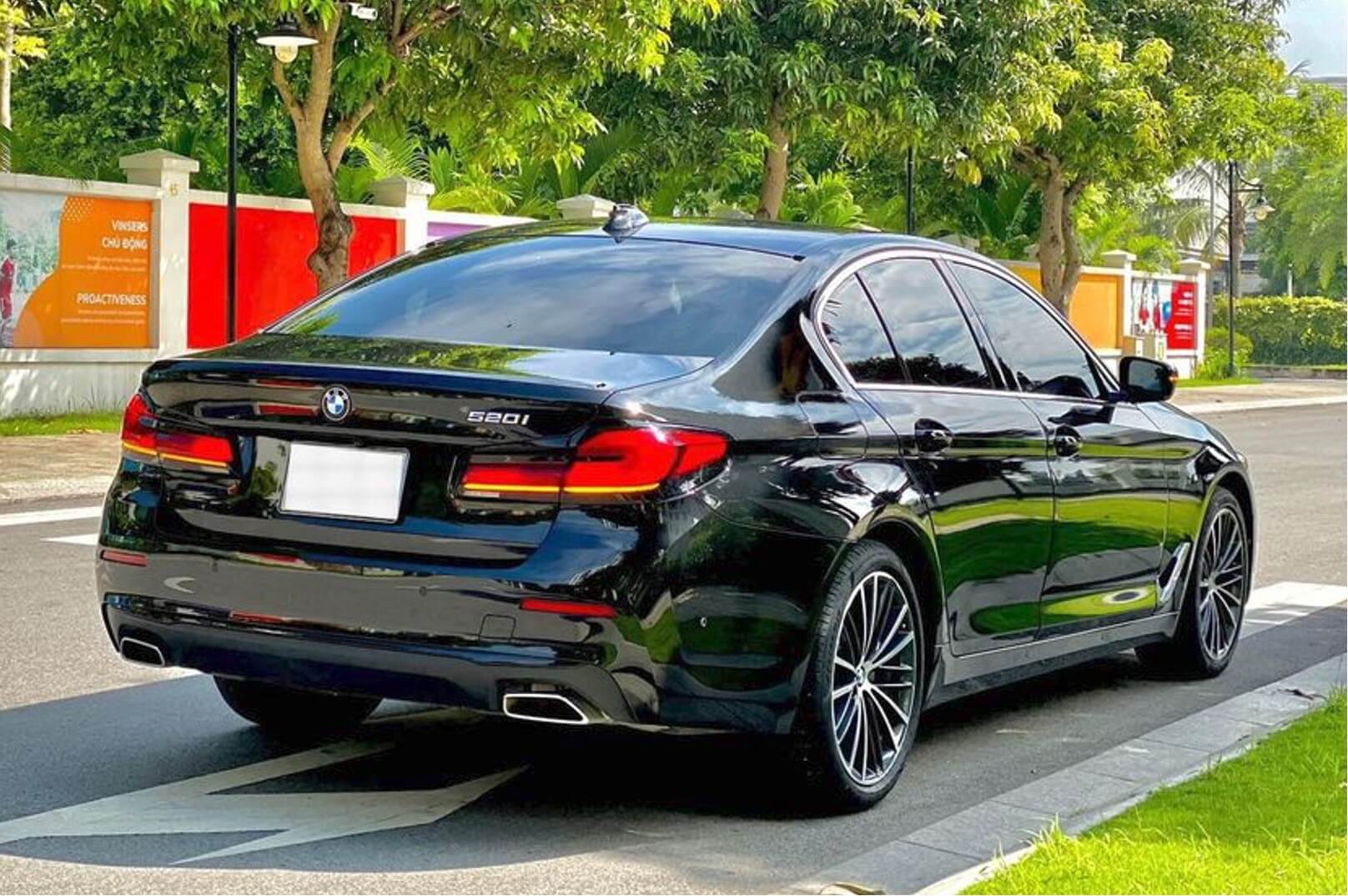 Cho Thuê Xe BMW 520i Hạng Sang