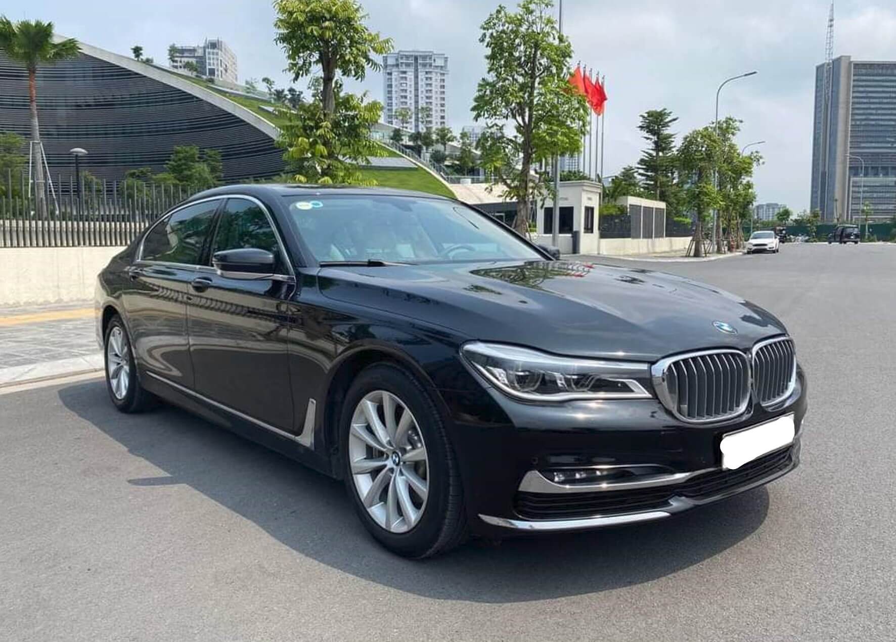 Cho Thuê Xe BMW 750i Hạng Sang