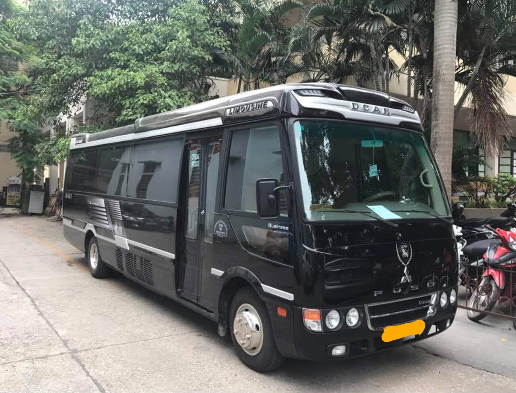 Cho Thuê Xe Dcar Limousine 14-17 Chỗ Fuso