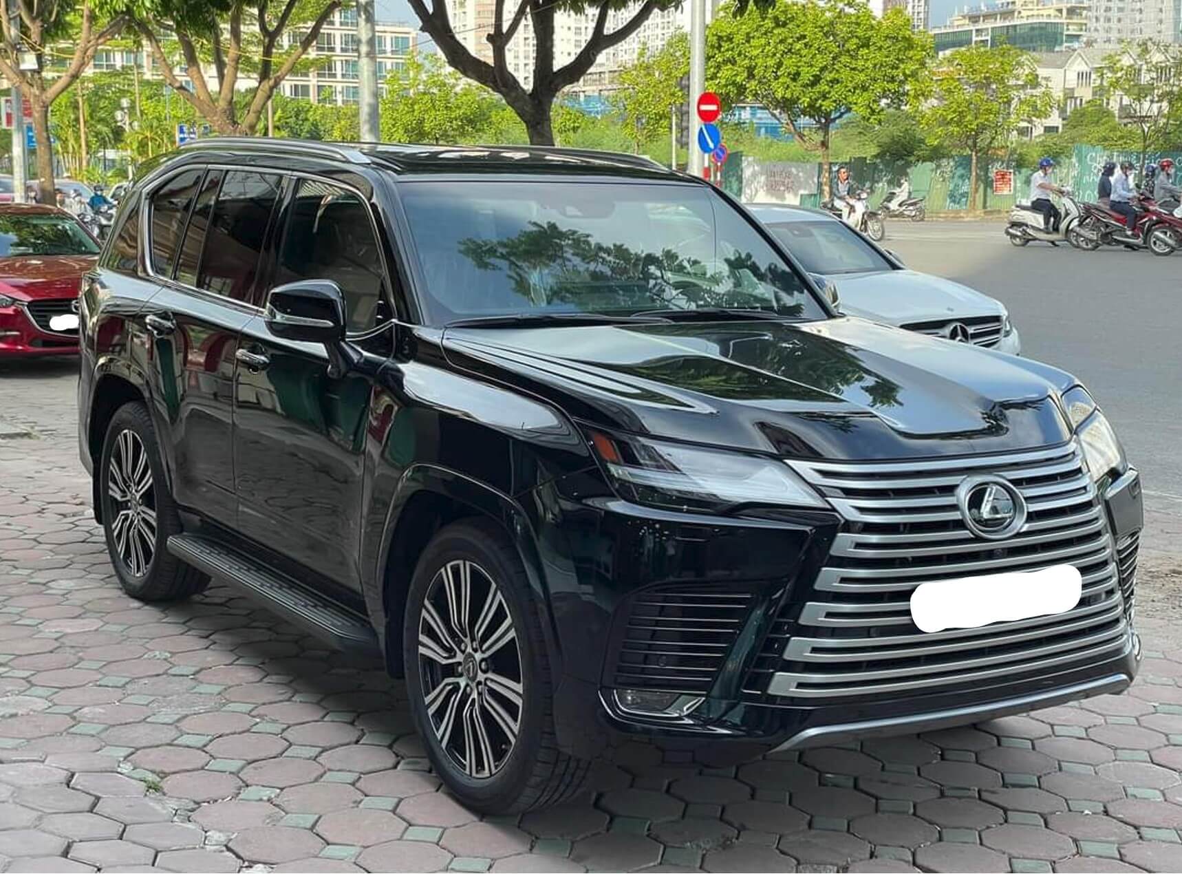 Cho Thuê Xe Lexus LX600 Hạng Sang