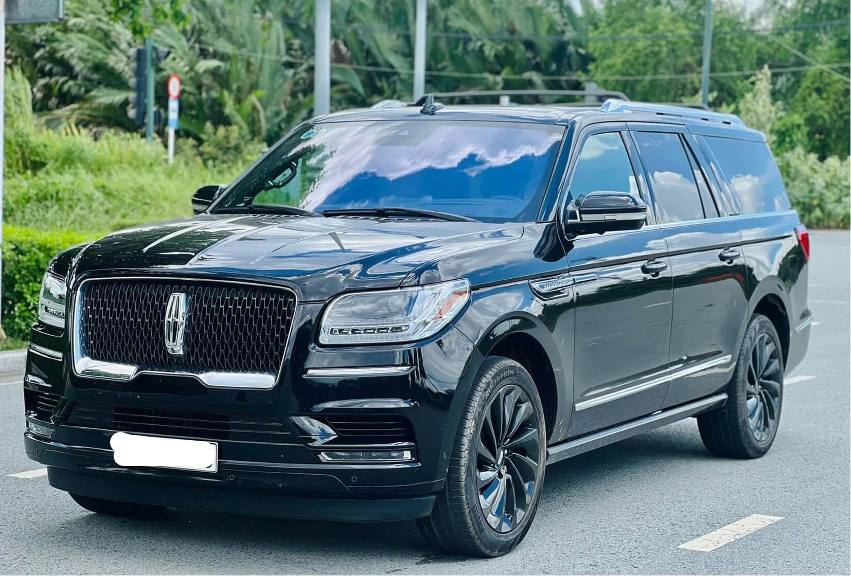 Cho Thuê Xe Lincoln Navigator 7 Chỗ Hạng Sang