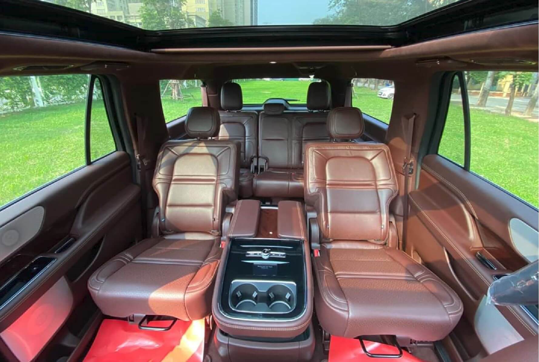 Cho Thuê Xe Lincoln Navigator 7 Chỗ Hạng Sang