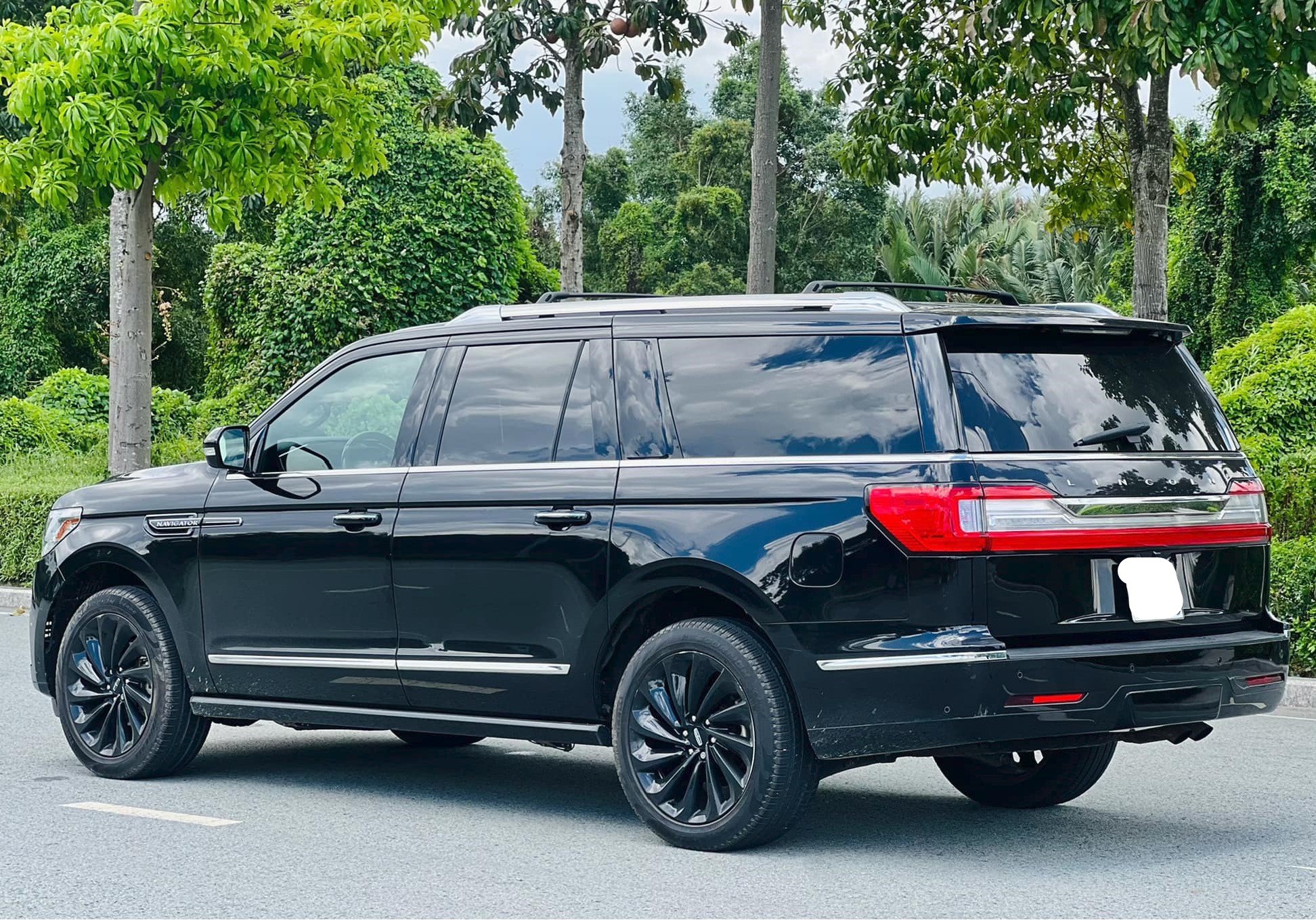 Cho Thuê Xe Lincoln Navigator 7 Chỗ Hạng Sang