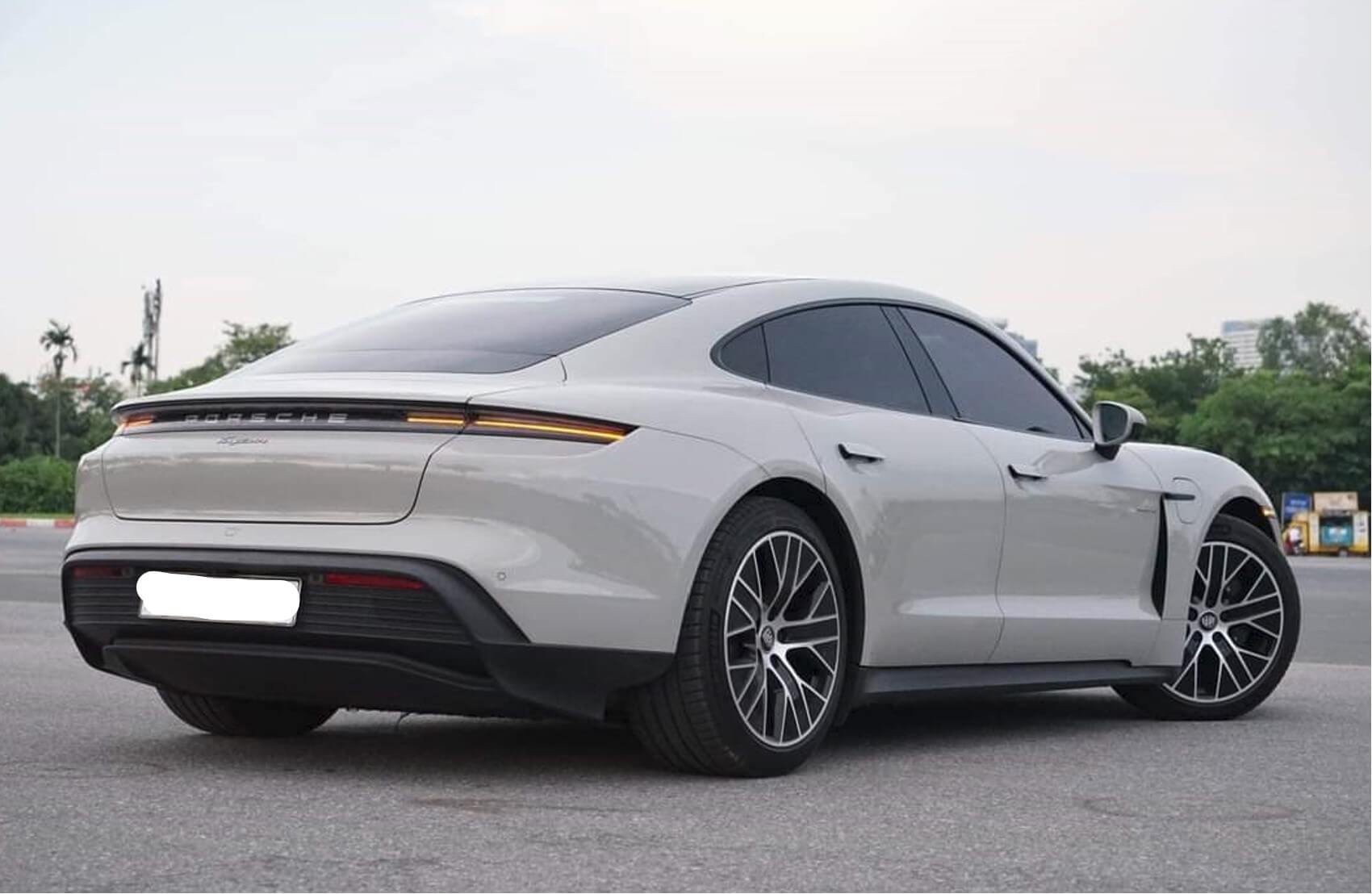 Cho Thuê Xe Porsche Taycan Hạng Sang