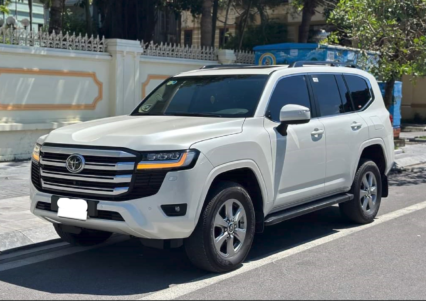 Cho Thuê Xe Toyota Land Cruiser LC300
